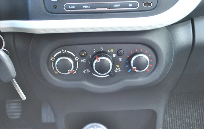 Renault Twingo cena 29555 przebieg: 43000, rok produkcji 2015 z Przedecz małe 781